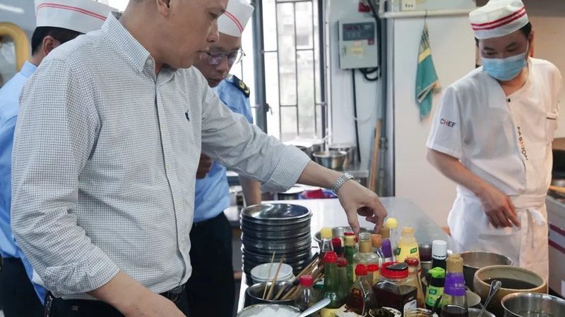 揭秘散装膨化食品批发流程：从原料到成品