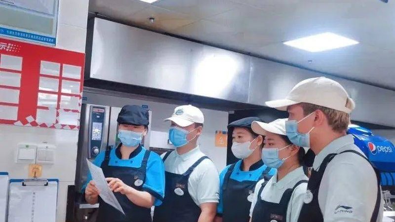 小标题：一、散装零食的批发市场现状